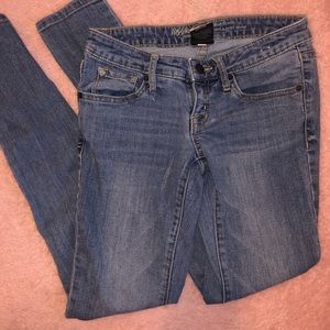 Low rise skinny jeans